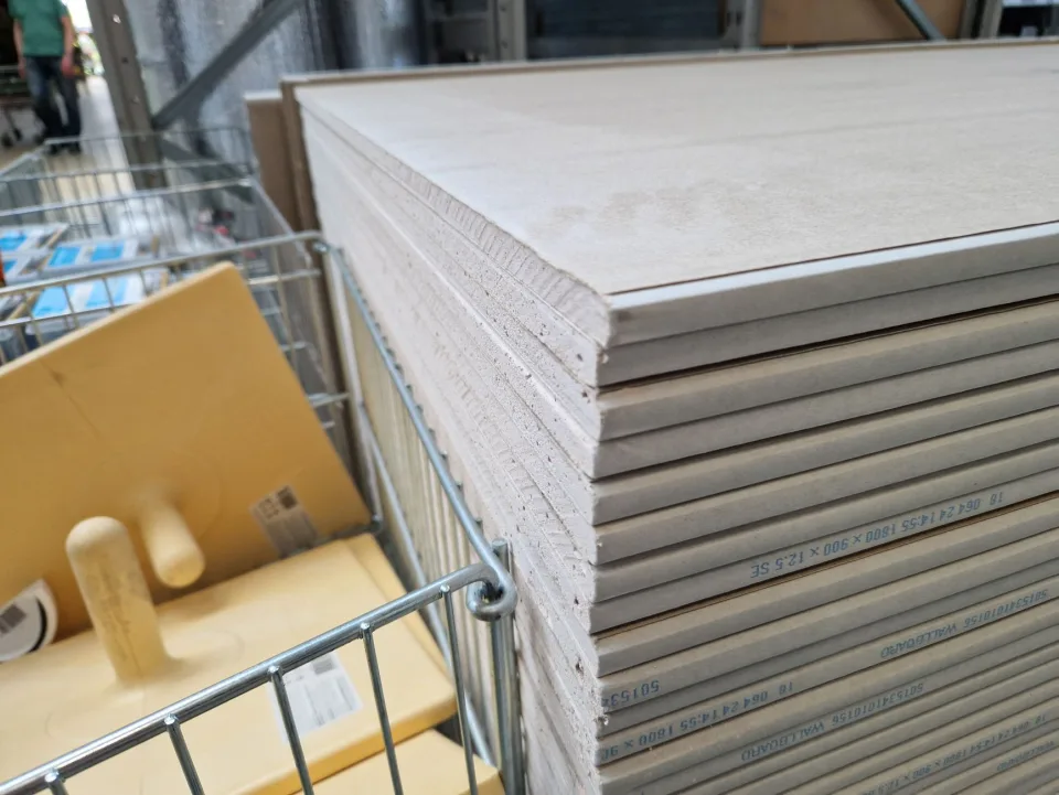 Xi măng xếp pallet trong kho